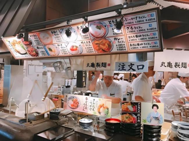 一张机票为何能让高市早苗进退维谷 经济外交的微妙平衡