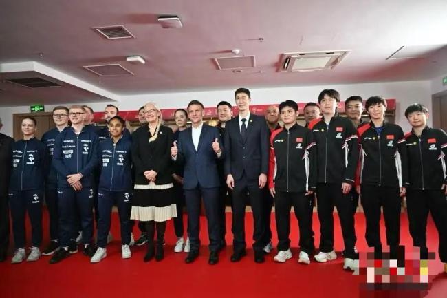 马克龙喊孙颖莎打乒乓球 中法友谊赛精彩互动