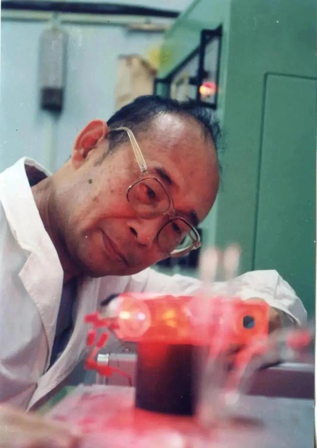 这位穿背心的老人让中国导弹指哪打哪 激光陀螺奠基人