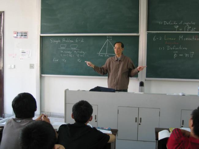 复旦大学官网变黑白 悼念王迅院士