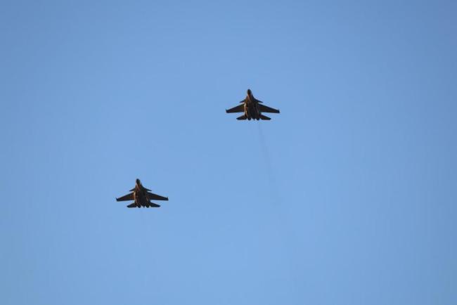 海军航空大学某基地跨昼夜飞行训练 锤炼全天候作战能力