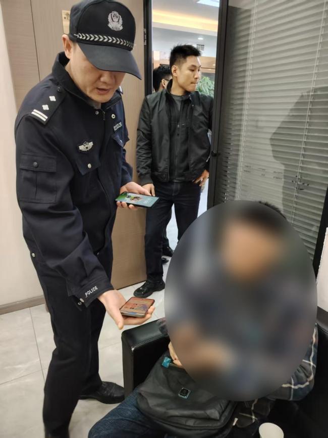 長沙一男子要取現(xiàn)20萬 銀行緊急報警 投資騙局被識破