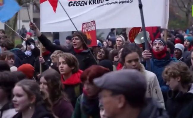 德國爆發(fā)游行:抗議恢復志愿兵役制