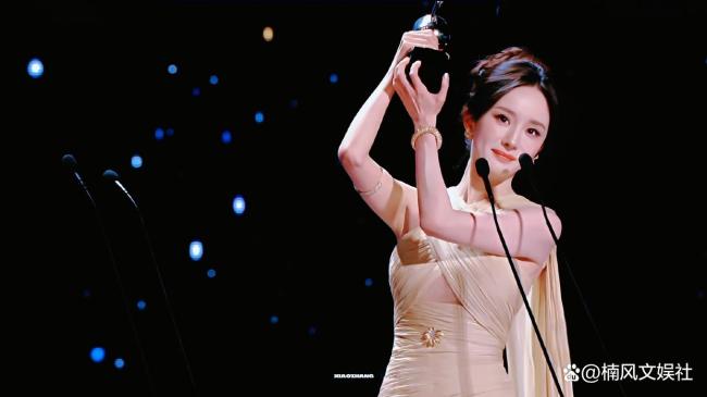 杨幂尖叫年度演员 转型成功获认可