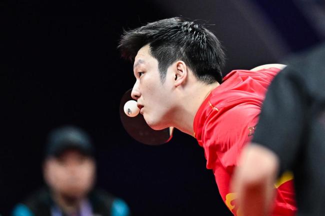 暖心！王楚欽主動(dòng)摸頭安慰徐瑛彬 國(guó)乒傳幫帶溫暖人心