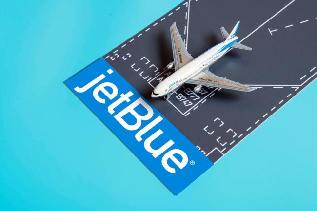 美国一客机急坠迫降 15人受伤 或因宇宙射线所致