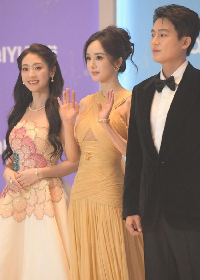 小酒窝尖叫之夜合影的明星 一线大牌齐亮相