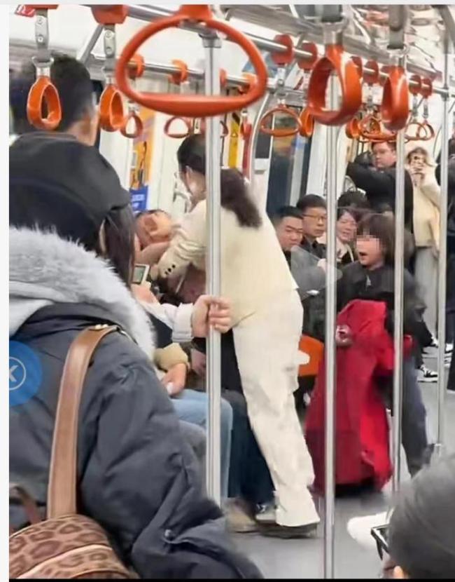 杭州地鐵兩女子沖突事件 婆媳爭(zhēng)執(zhí)引關(guān)注