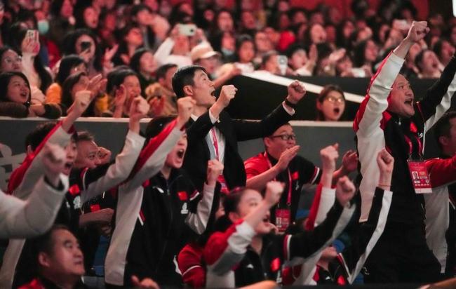 林詩(shī)棟說(shuō)混團(tuán)世界杯獎(jiǎng)杯沉甸甸 國(guó)乒三連冠偉業(yè)