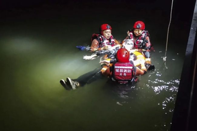 醉酒丈夫負(fù)氣離家落水遭死亡纏繞 酒精催化生命危機