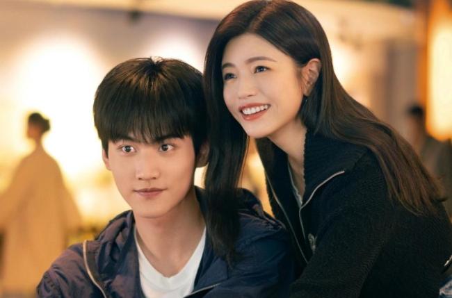 陈妍希周柯宇互戴蝴蝶花环