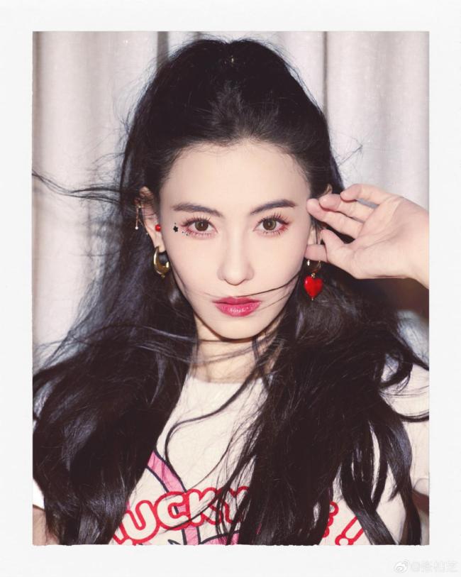 张柏芝庭审情绪失控崩溃大哭 合同争议激化矛盾