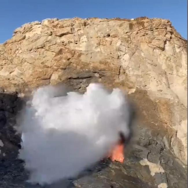 中国女子埃及景区拍照被浪卷入海中 惊险经历引关注