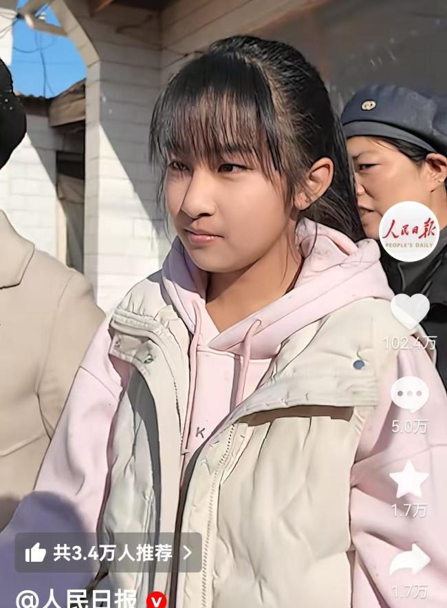 救人女孩怕父母擔(dān)心說身上是灑水車淋的 善意謊言背后的勇敢善舉