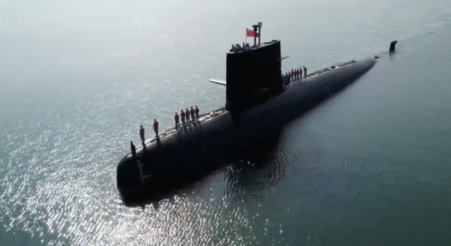 咱家的潜艇太霸气了