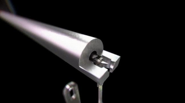 馬斯克機(jī)器人“開(kāi)顱插針”僅1.5秒 未來(lái)腦機(jī)接口手術(shù)效率飛躍