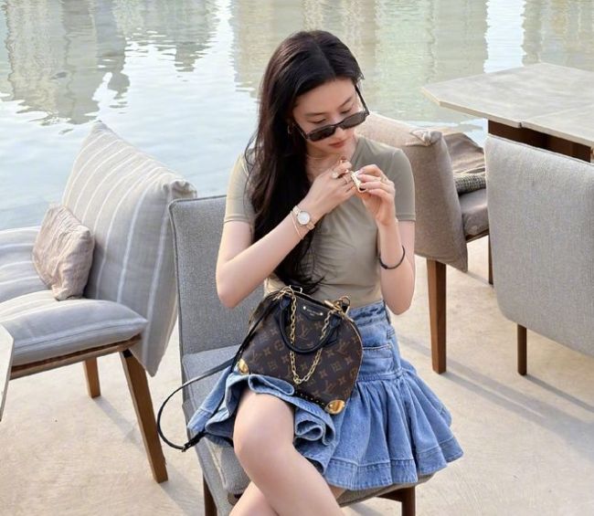 刘亦菲阿联酋素颜照 素颜大美女状态佳