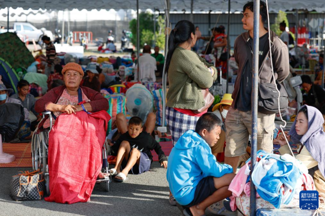 泰柬邊境民眾逃離 交火致大規(guī)模疏散