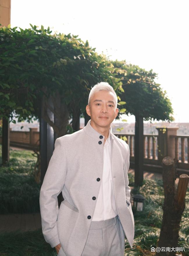 前央视主持人亚宁复出主持 爷青回