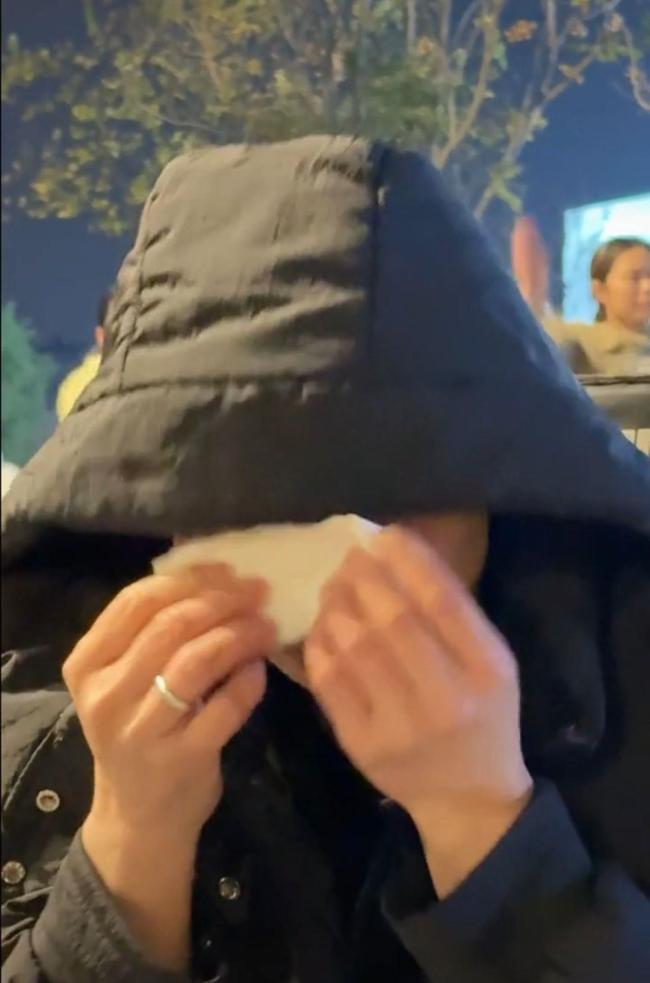 为救患病孩子父母寒风中直播跳舞 希望之舞筹医药费