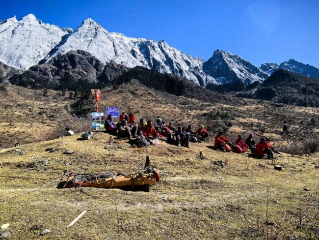 男子違規(guī)進(jìn)哈巴雪山滑墜失聯(lián) 封山期間擅自進(jìn)山悲劇