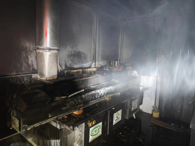 一燒烤店凌晨起火致1死 火災(zāi)隱患需警惕