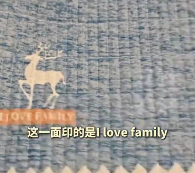 嬰兒被褥現(xiàn)不雅字母 贈品安全引熱議