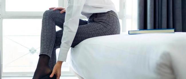 兩種情況不建議穿外衣上床 警惕過(guò)敏與感染風(fēng)險(xiǎn)