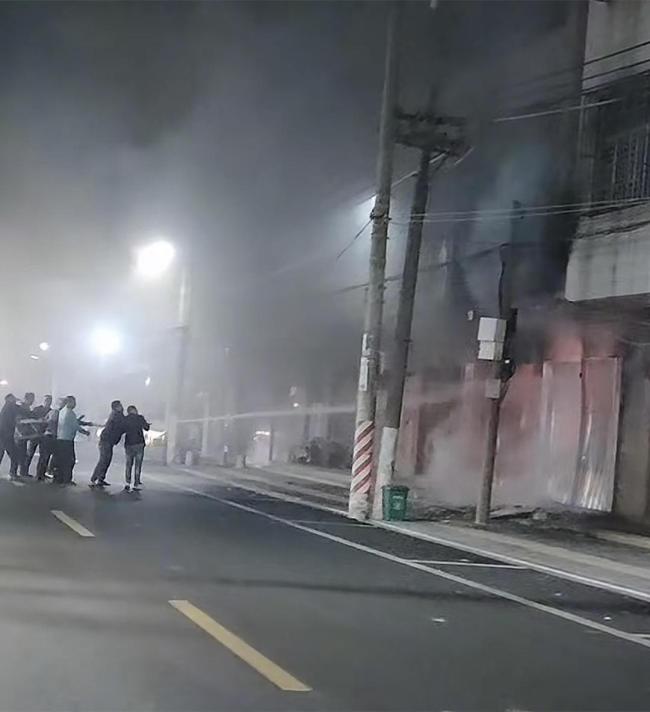 鄰居稱汕頭火災(zāi)有小女孩冒火沖出 勇敢逃生引關(guān)注