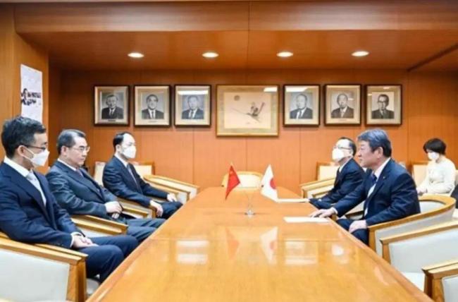 中日战机对峙创3个首次,日方召见中国大使抗议,中方当场驳斥 东海紧张局势升级