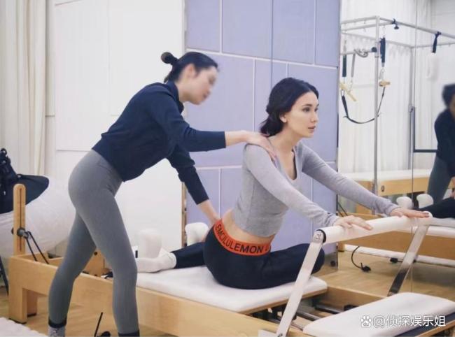 40岁卢靖姗庆祝出月子，晒素颜健身照好意思出新高度，腰腹部无赘肉身形优好意思 产后归附羡煞旁东说念主