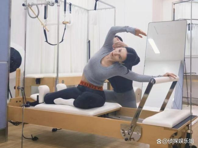 40岁卢靖姗庆祝出月子，晒素颜健身照好意思出新高度，腰腹部无赘肉身形优好意思 产后归附羡煞旁东说念主