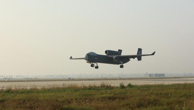 中國(guó)“空中航母”首飛成功 大型無(wú)人機(jī)技術(shù)新突破