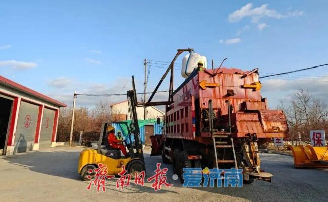 山東高速全力迎戰(zhàn)今冬首場(chǎng)大雪 保障道路暢通