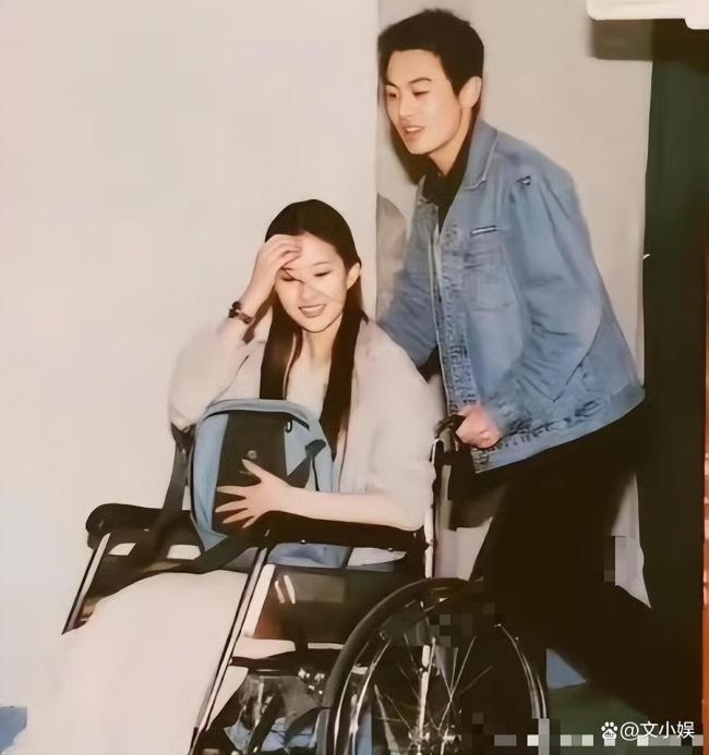 劉亦菲與朱亞文是大學(xué)同學(xué) 純真同窗情