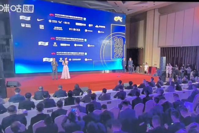 五星体育吐槽中足联颁奖现场简陋 简陋与争议并存