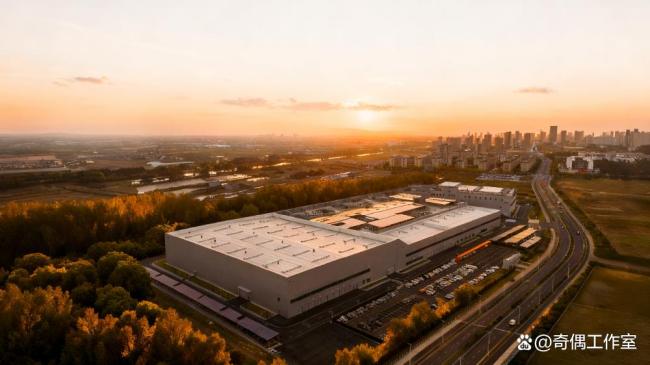 吉利发布会现场搞碰撞测试 展示五大世界纪录安全中心