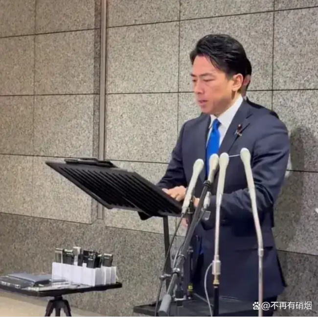 辽宁舰编队折返形成二次威慑 航行轨迹传递明确信号