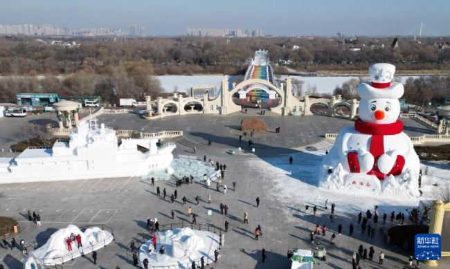 哈尔滨雪人先生用雪量5000立方米 太阳岛雪博会新地标