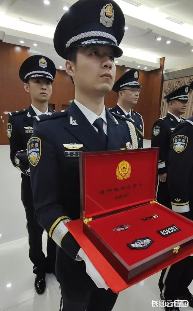 交警蔣仲超搶救12天后犧牲年僅41歲 警號封存精神永存