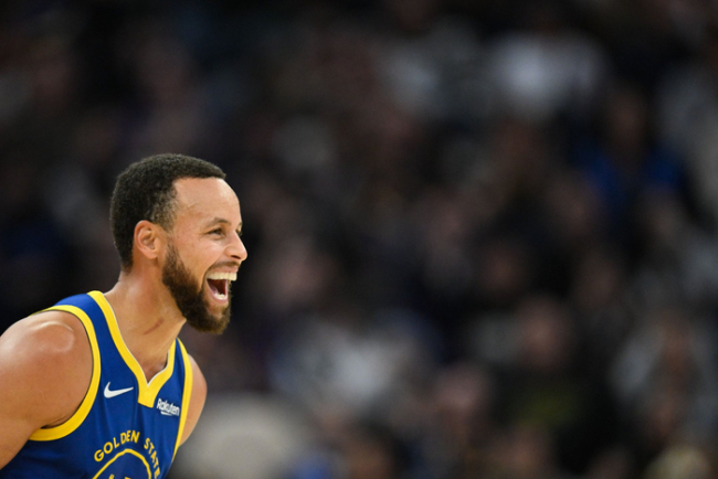 库里伤愈复出,今日对战森林狼无出场时间限制。