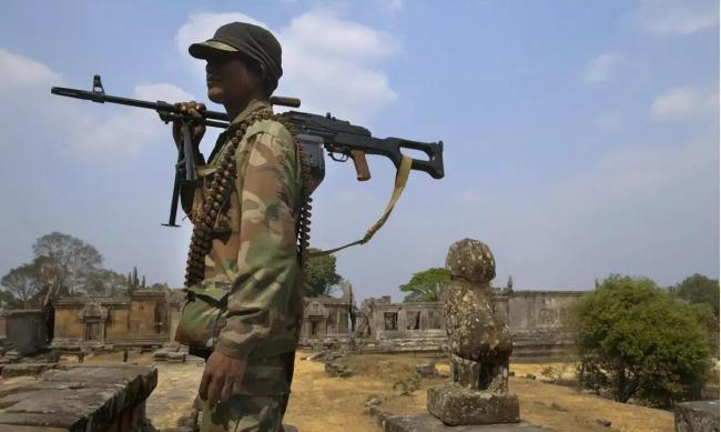 泰军F-16飞过 柬重机枪手猛烈开火 边境紧张局势升级