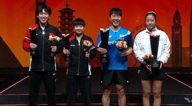 张怡宁关心孙颖莎伤势 偶像颁奖暖心鼓励