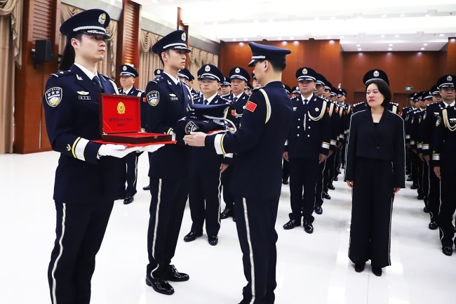 請記住039357他叫蔣仲超 警號封存儀式舉行