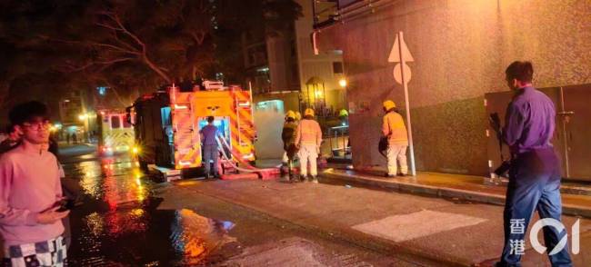 香港住宅樓起火400多住戶凌晨逃生 疑有人縱火