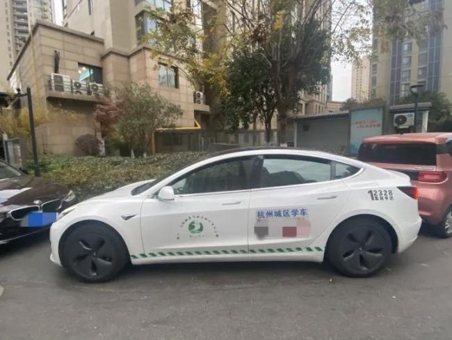 特斯拉教練車現(xiàn)身杭州 學(xué)費(fèi)五千多 駕校引入提升競(jìng)爭(zhēng)力