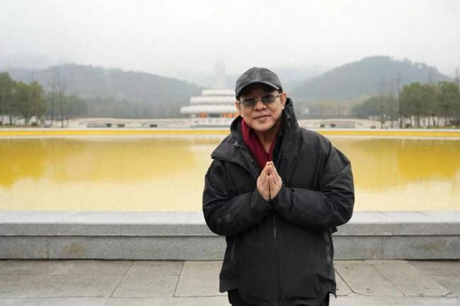 李連杰攜小女兒同游九華山