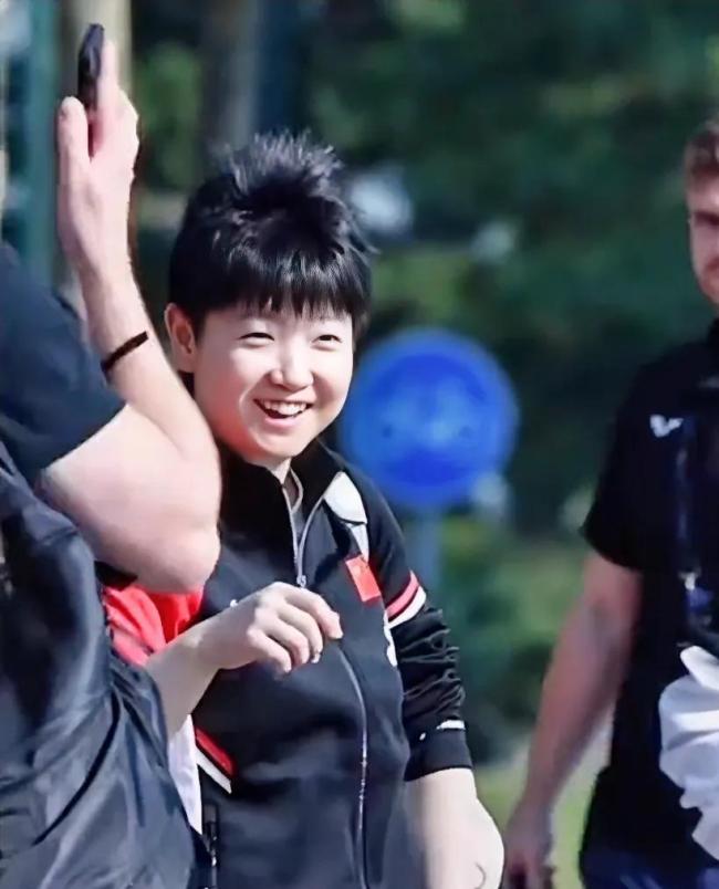 孙颖莎德班受伤的也是同一只脚 八年高强度训练的代价