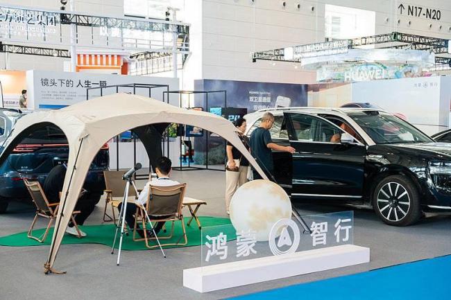 余承東跟“五界”抱作一團 共建智能汽車生態(tài)聯盟