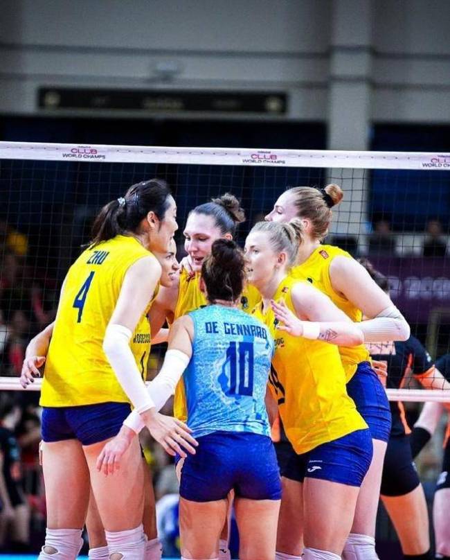 朱婷助科內(nèi)利亞諾晉級女排世俱杯決賽 關(guān)鍵發(fā)揮逆轉(zhuǎn)勝局